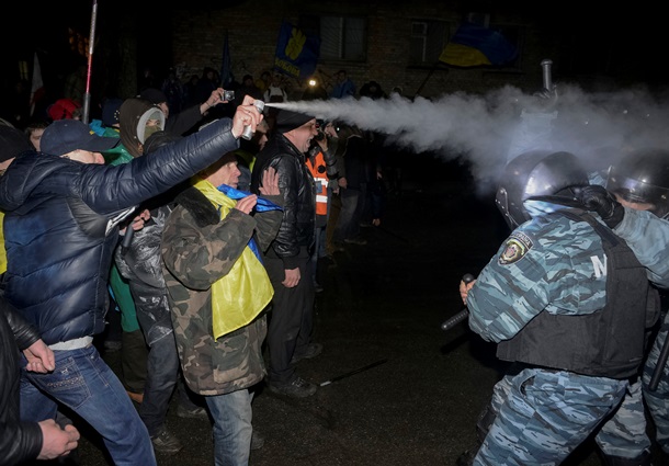Столкновения с Беркутом. Фото ключевых событий Евромайдана 10-12 января