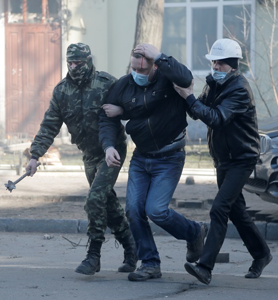 Пострадавшие и раненные митингующие